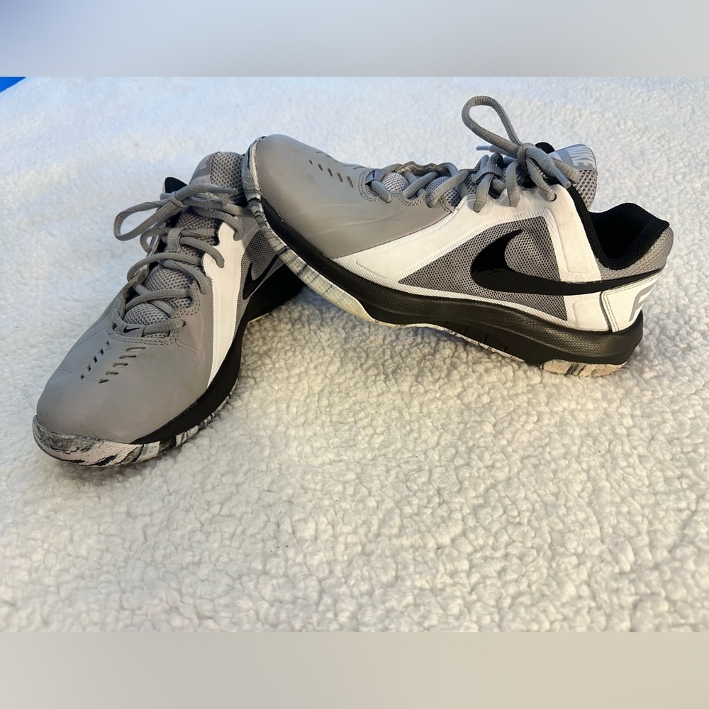 NIKE Air Mavin women’s size 8, black, white, and gray shoes